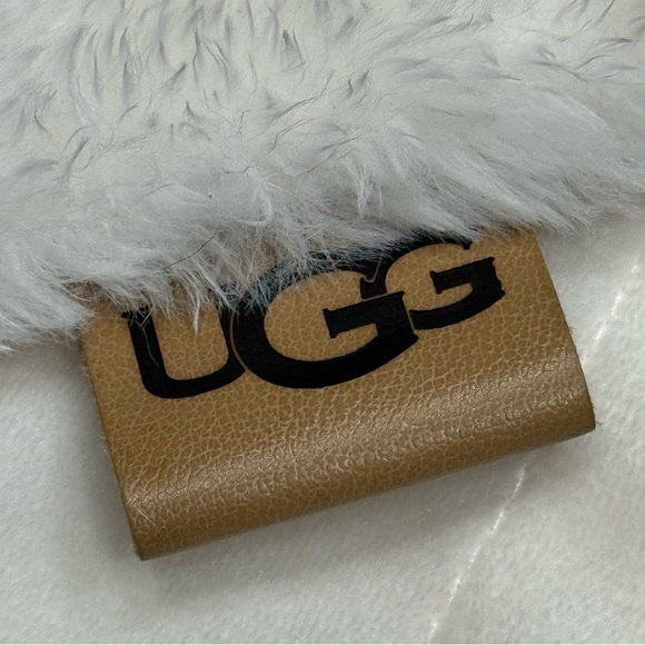 UGG White Faux Fur Pillow Case - Picture 2 of 8